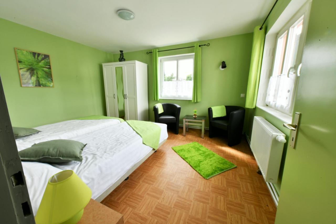 Um die Ecke Manderscheid Exterior foto